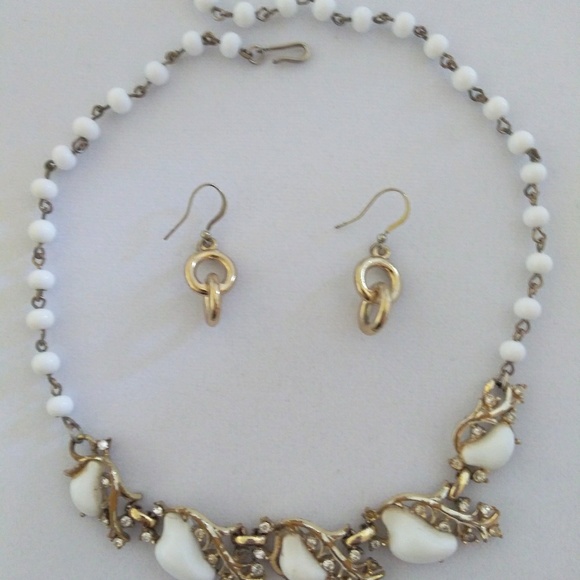 Vintage White and Gold leaf Choker - Picture 7 of 7